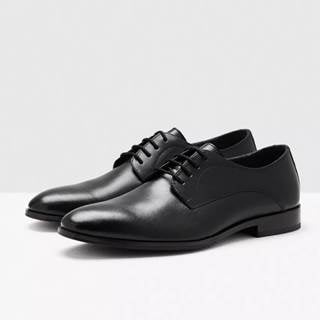 *Men's business shoes, in different models. While stock lasts. Cannot be combined with other discounts. (RRP €199.99 | Outlet price €139.99)