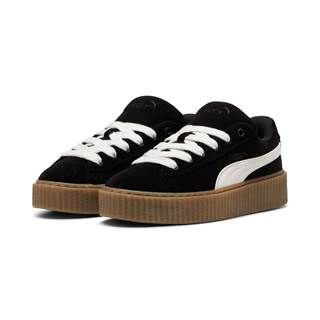 *"Creeper Fenty", sneakers, unisex, in the color black. While stock lasts. Cannot be combined with other discounts. (RRP €140 | Outlet price €110)