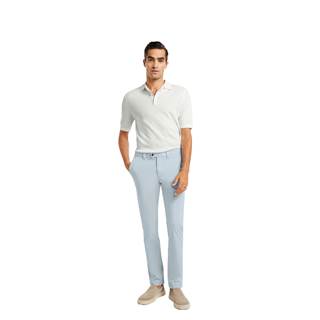*Chino pants, men. Cannot be combined with other discounts or promotions. (RRP €109.99 | Outlet price €76.99)