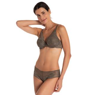 *Buy 2 selected bras for €39. Cannot be combined with other discounts or promotions.