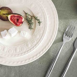 *Op Cellini servies